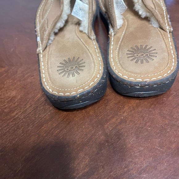 UGG Thong Flip Flop Leather Shearling Sandal - Picture 3 of 7